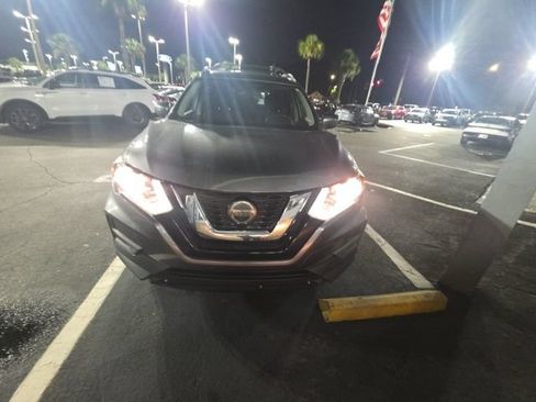 Used 2020 Nissan Rogue SV FWD image 3
