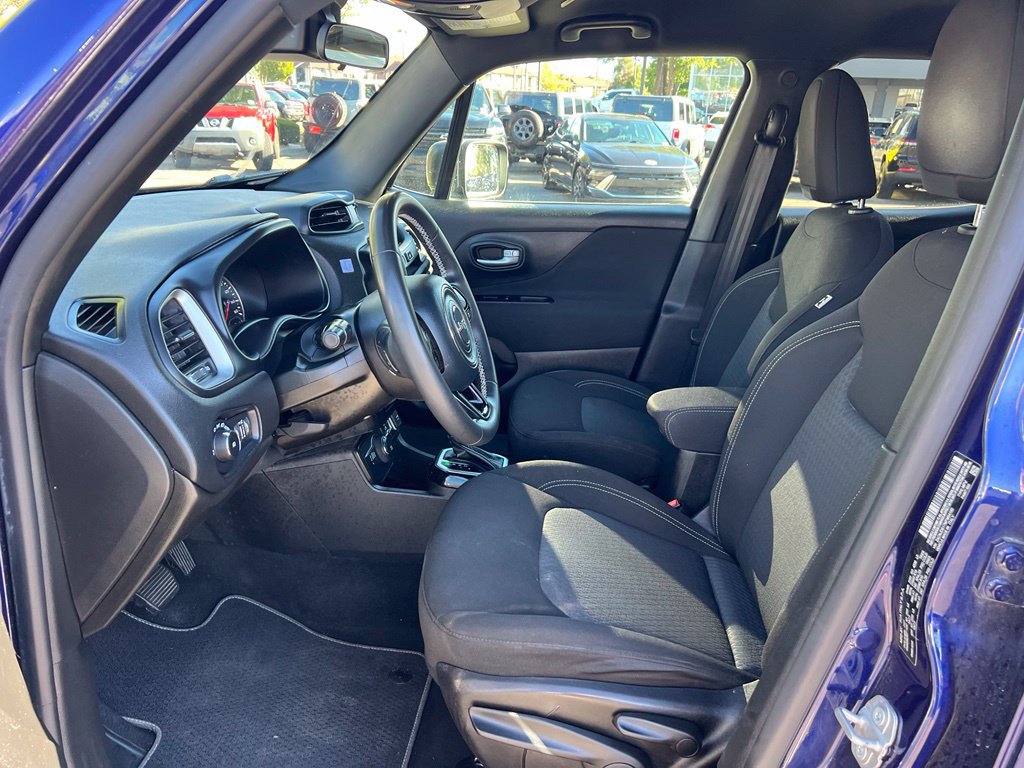 Used 2021 Jeep Renegade Latitude w/ Luxury Group II AWD/4WD image 23