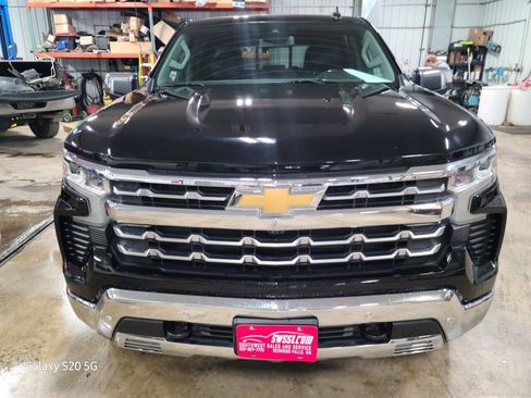 Used 2023 Chevrolet Silverado 1500 LTZ w/ LTZ Convenience Package II image 3
