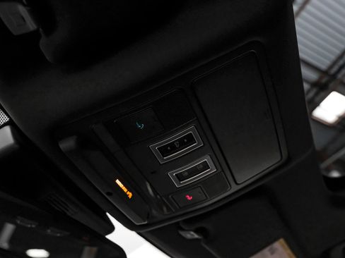 Used 2018 Jaguar F-PACE Premium image 22