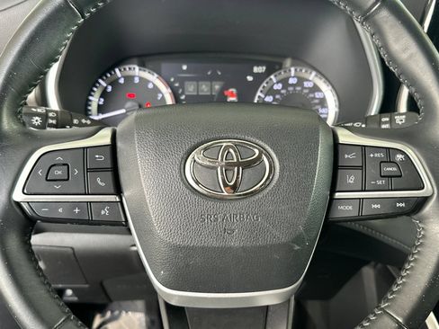 Used 2023 Toyota Highlander XLE AWD/4WD image 27