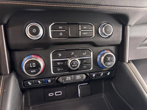 Used 2024 GMC Yukon AT4 w/ Technology Package AWD/4WD image 24