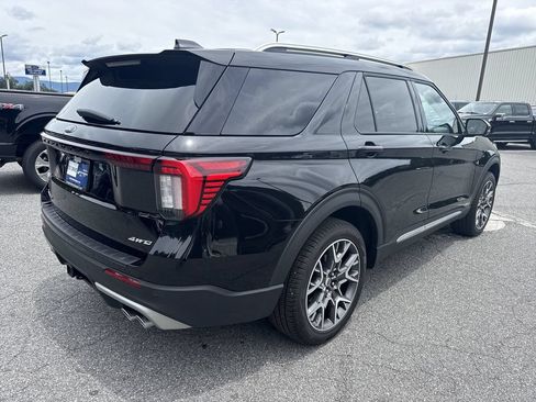 Used 2025 Ford Explorer Platinum w/ Ultimate Package AWD/4WD image 7