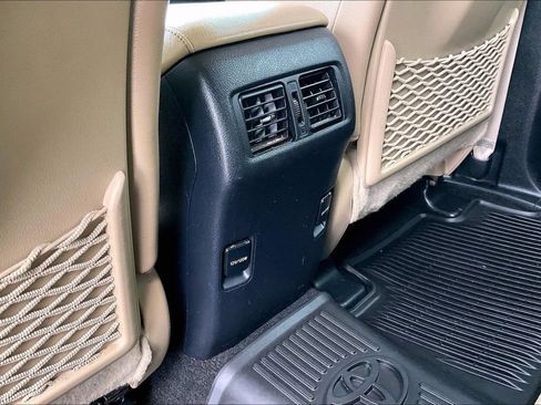 Used 2018 Toyota 4Runner Limited AWD/4WD image 33