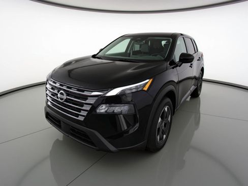 Used 2025 Nissan Rogue SV image 3