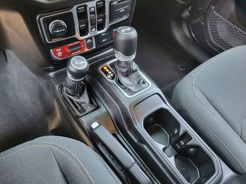 Used 2025 Jeep Wrangler Unlimited Sport AWD/4WD image 15