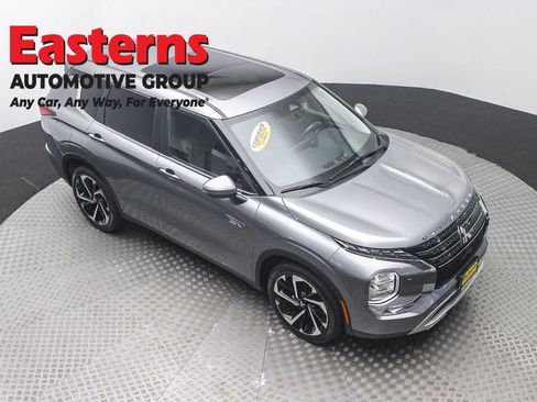 Used 2023 Mitsubishi Outlander SE AWD/4WD image 3