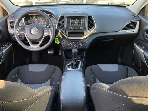Used 2018 Jeep Cherokee Latitude image 9
