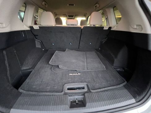 Used 2025 Nissan Rogue SV image 32