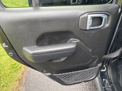 Used 2022 Jeep Wrangler Unlimited Rubicon AWD/4WD image 17