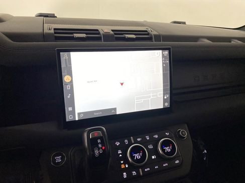 Used 2023 Land Rover Defender 130 X-Dynamic SE image 21
