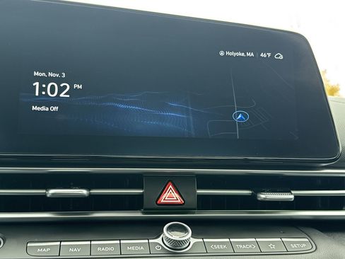 Certified 2024 Hyundai Elantra SEL image 17