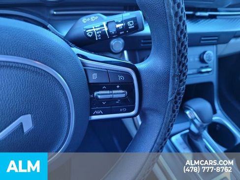 Used 2023 Kia Carnival LX image 12