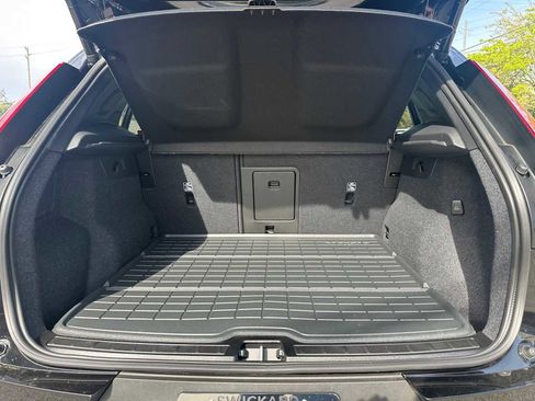 New 2026 Volvo XC40 B5 Ultra w/ Climate Package AWD/4WD image 14