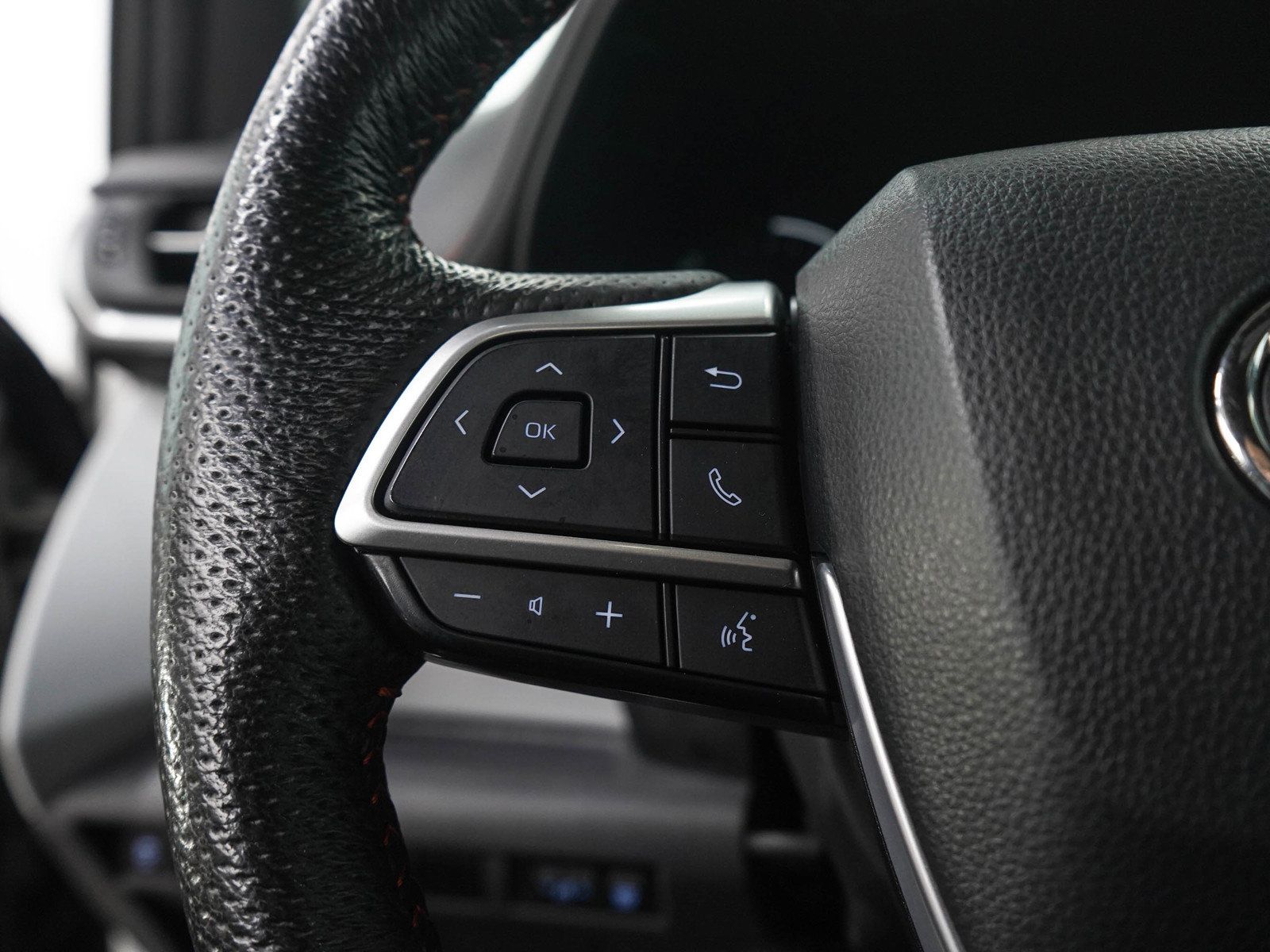Used 2024 Toyota Sienna XSE AWD/4WD image 26