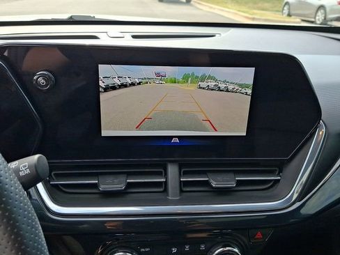 Used 2025 Chevrolet Trax RS w/ Sunroof Package FWD image 18