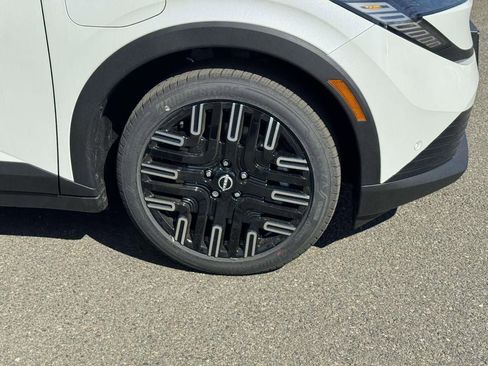 New 2026 Nissan Leaf Platinum+ w/ Floor Mat Package (Platinum+) image 7