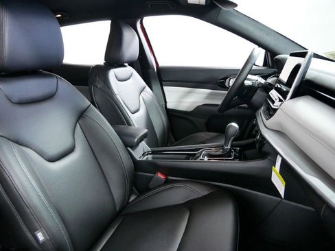 New 2025 Jeep Compass Limited image 24