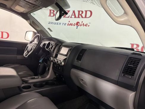 Used 2016 Toyota Sequoia SR5 RWD image 17