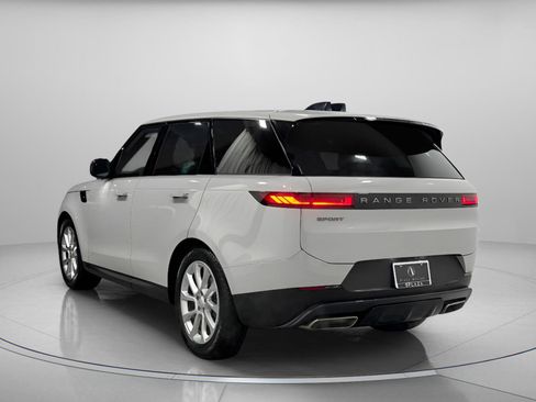 Used 2024 Land Rover Range Rover Sport SE image 3