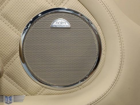 Used 2010 Bentley Azure T RWD image 30