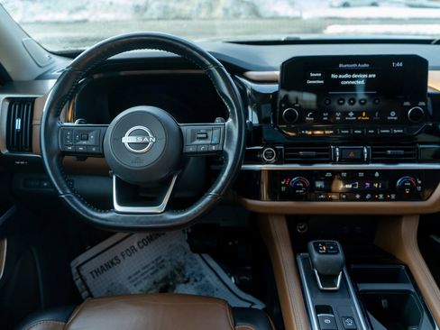 Used 2023 Nissan Pathfinder Platinum w/ Cargo Package image 13