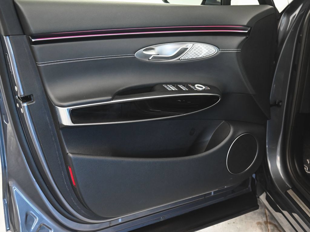Used 2026 Genesis GV70 2.5T AWD/4WD image 8