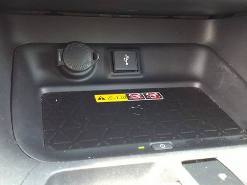 Used 2022 Toyota RAV4 XLE Premium AWD/4WD image 13