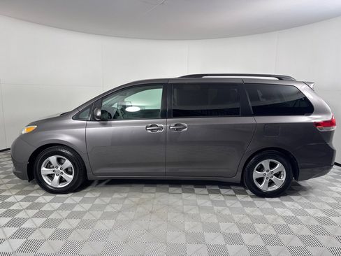 Used 2014 Toyota Sienna LE image 6