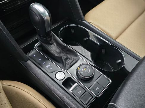 Used 2020 Volkswagen Atlas Cross Sport SEL image 16