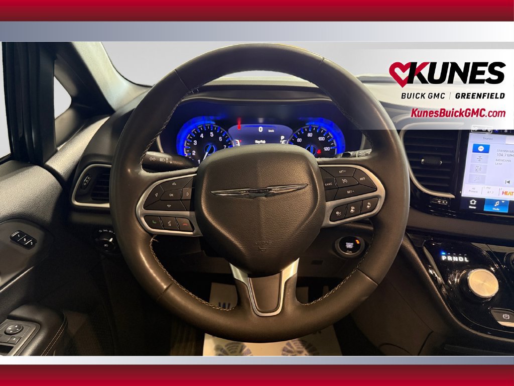 Used 2025 Chrysler Pacifica Select FWD image 15