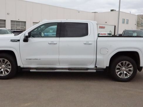 Used 2024 GMC Sierra 1500 Denali w/ Technology Package AWD/4WD image 4