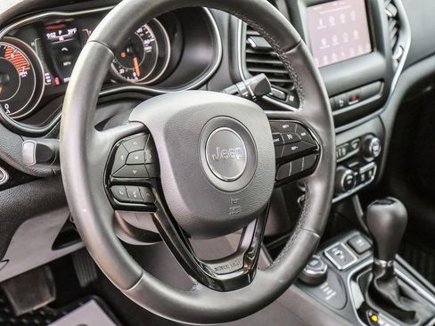 Used 2019 Jeep Cherokee Latitude Plus AWD/4WD image 27
