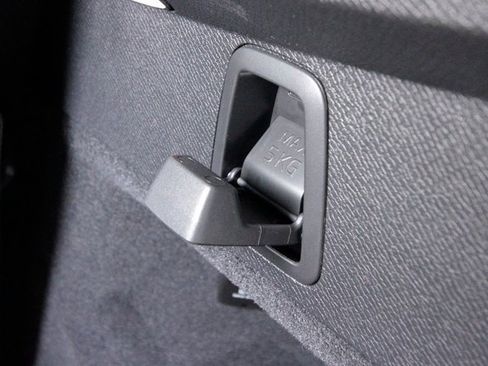 Certified 2025 Volvo XC90 B6 Plus image 31