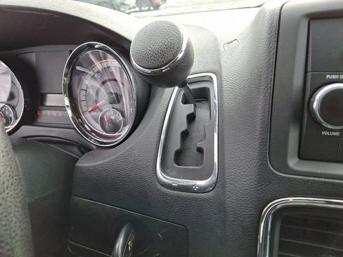 Used 2012 Dodge Grand Caravan SXT image 13