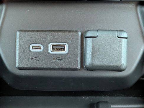 Used 2020 Chevrolet Silverado 1500 LTZ w/ LTZ Premium Package image 23