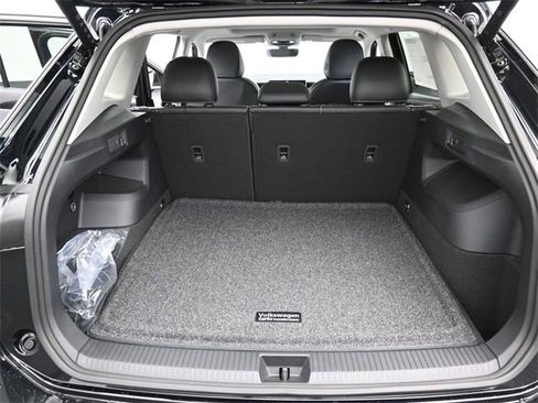 New 2026 Volkswagen Tiguan SE image 12