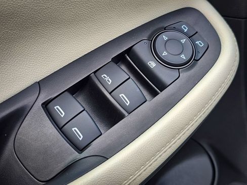 Used 2023 Buick Encore GX Preferred w/ Cold Weather Comfort Package FWD image 11