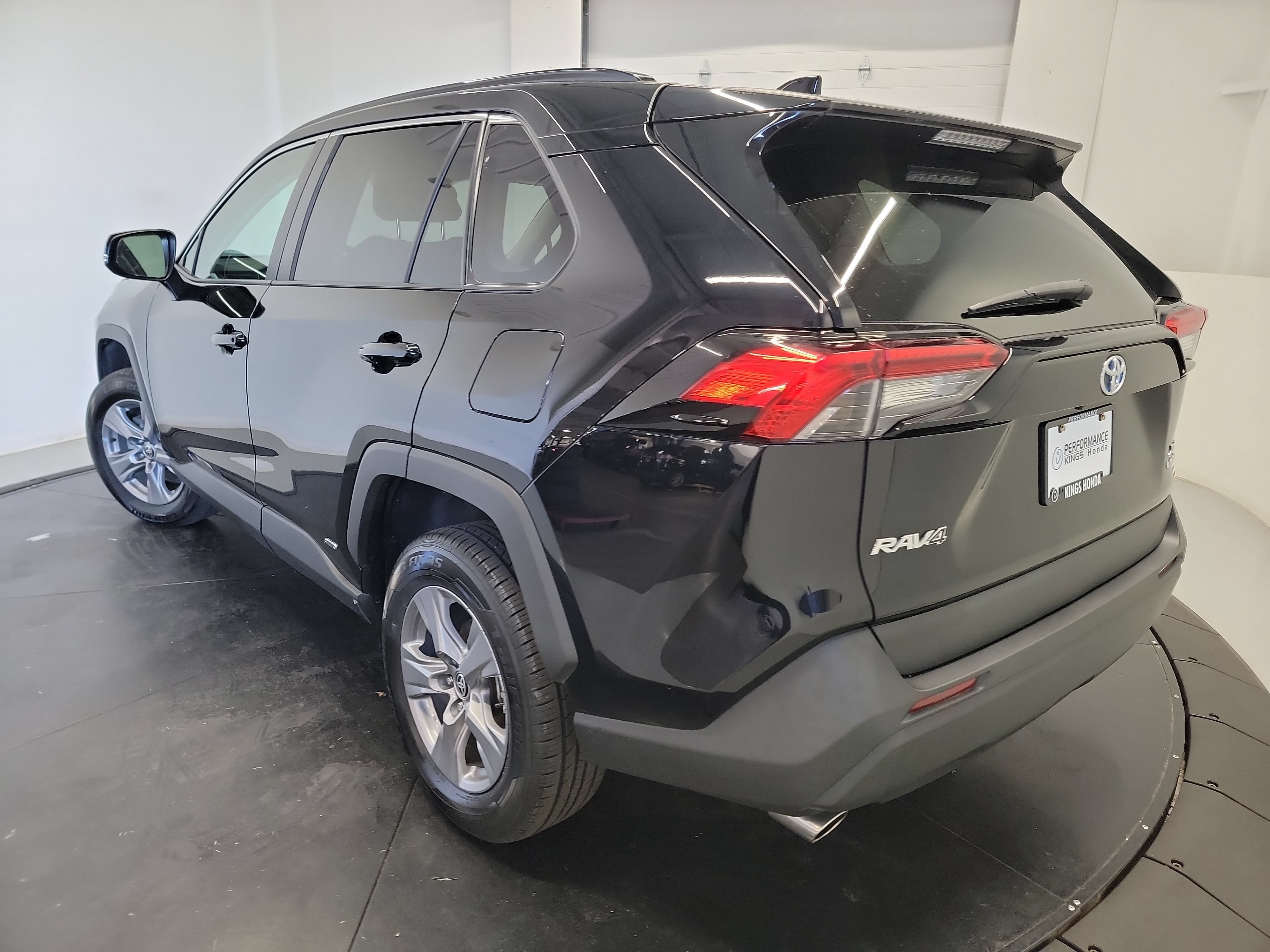 Used 2022 Toyota RAV4 XLE w/ Convenience Package AWD/4WD image 6