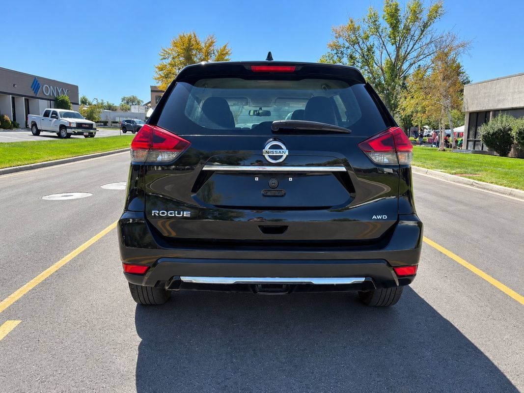 Used 2017 Nissan Rogue S AWD/4WD image 4
