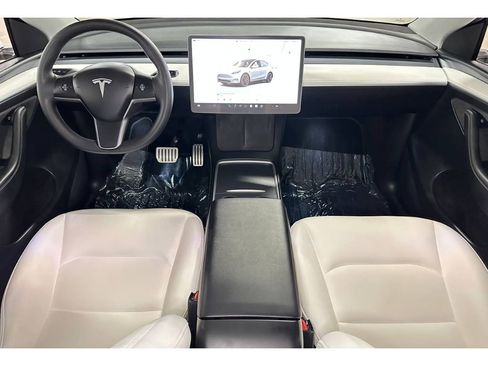 Used 2023 Tesla Model Y Performance image 23