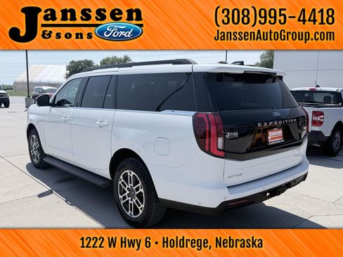 Used 2025 Ford Expedition Max Active AWD/4WD image 8