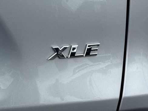 Used 2024 Toyota RAV4 XLE FWD image 11