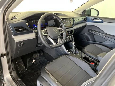 Used 2023 Volkswagen Taos SE w/ Panoramic Sunroof Package FWD image 19