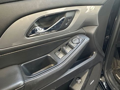 Used 2018 Chevrolet Traverse LT image 25