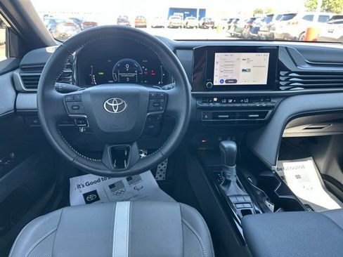 Used 2025 Toyota Camry SE w/ Convenience Package FWD image 15