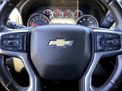 Used 2019 Chevrolet Silverado 1500 LT w/ Convenience Package AWD/4WD image 11
