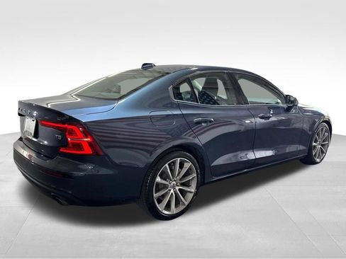 Used 2019 Volvo S60 T5 Momentum w/ Premium Package FWD image 5