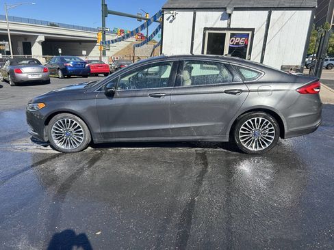 Used 2017 Ford Fusion SE w/ Fusion SE Technology Package image 8