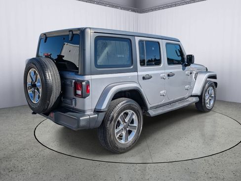Used 2019 Jeep Wrangler Unlimited Sahara image 3